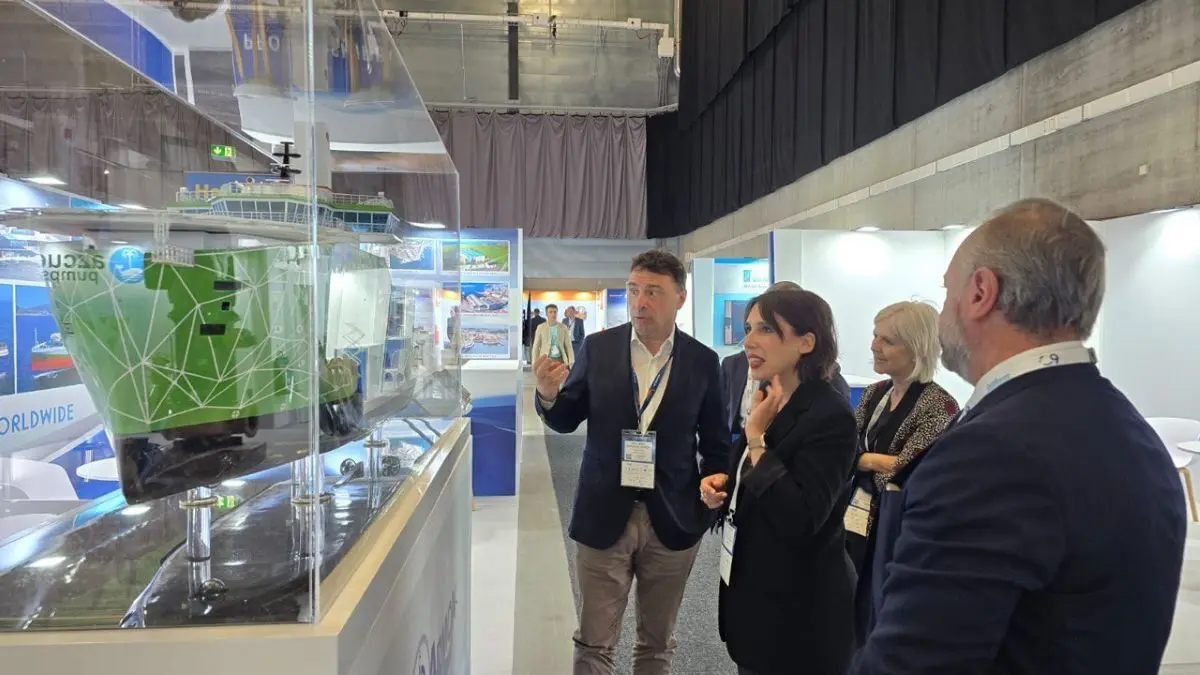 Lorenzana visitando NorShipping 2025