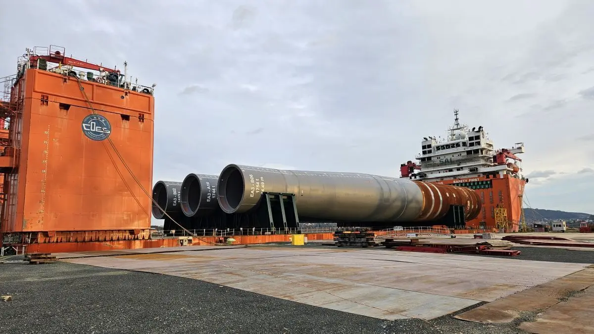 Transporte de monopilotes para East Anglia Three