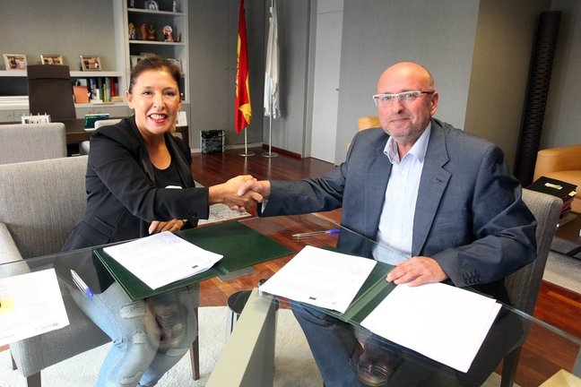 Beatriz Mato, e o alcalde de Rianxo, Adolfo Muíños, asinarán un convenio de colaboración en materia de saneamento.