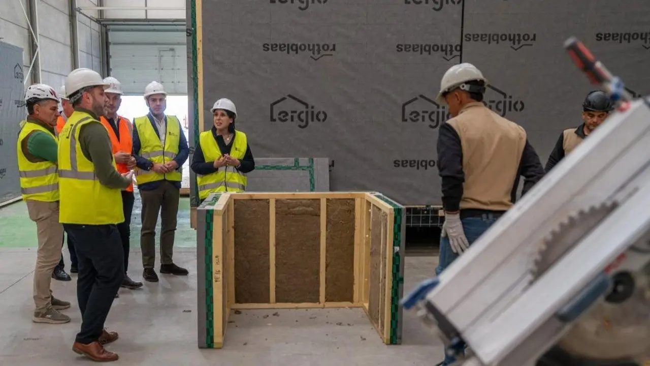 Lorenzana visita la empresa Enpezas